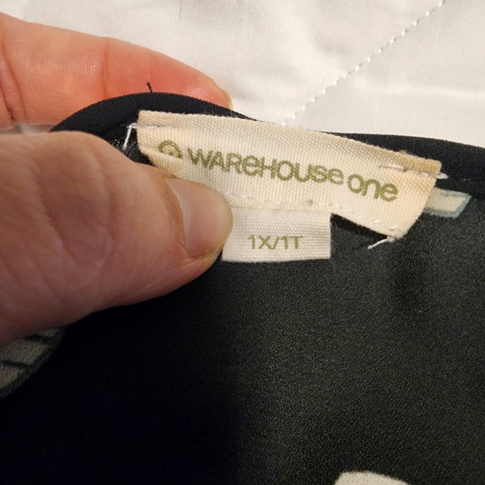 Woman's blouse - Picture 2 of 2